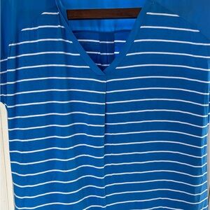 Adrienne Vittadini Blue‎ and White Striped V-Neck Tee chest 46 in